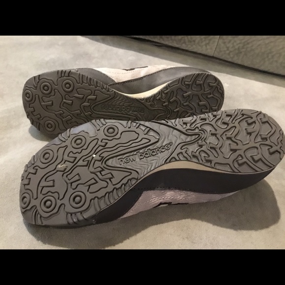 New Balance athletic shoes - Picture 2 of 3